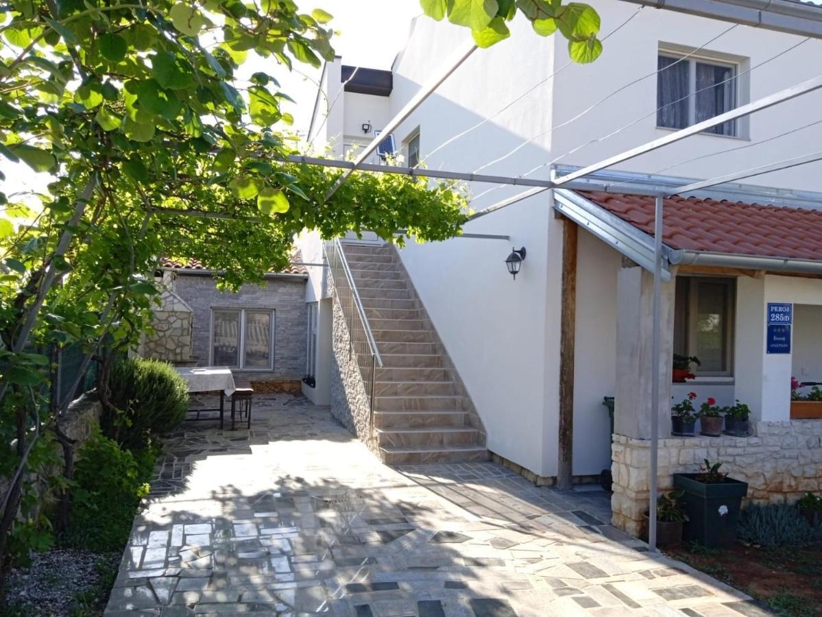Apartman Josipa เปโรย ภายนอก รูปภาพ